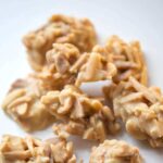 Scaglie di mandorle ricoperte di cioccolato bianco