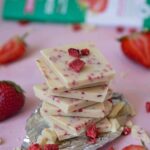 Cioccolato Keto bianco con fragole | 30% di cacao 125gr