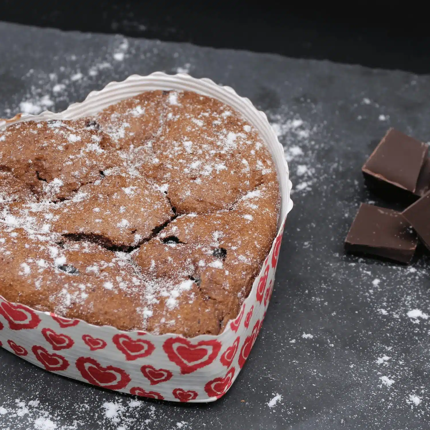 10358_schokokuchen-herzform-umgebungwebp_1920x1920 Torte pronta Low Carb al cioccolato a forma di cuore 180gr